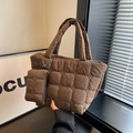 Sac fourre-tout matelassé marron café avec pochette zippée assortie et coutures étoiles - Marron
