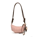 Sac à bandoulière croissant en daim rose mat avec bandoulière nouée et breloque - Rose (avec pendentif)