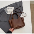 Sac seau rétro marron foncé avec design pliable et détails en métal bronze doré - Café sans pendentif