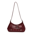 Borsa a spalla bordeaux in pelle PU con rivetti Y2K e dettagli in metallo - Rosso