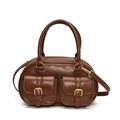 Borsa bowling retrò color caramello in ecopelle con tasche frontali e tracolla fine - Marrone