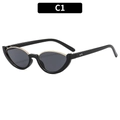 Occhiali da sole cat-eye neri con dettagli in metallo dorato e lenti grigio scuro - Montatura Nera Lenti Grigie