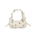 Elegante borsa sottobraccio bianco crema con rivetti sferici argento e silhouette a mezzaluna - Cachi