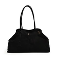 Bolso tote minimalista negro de ante mate con correas finas y detalle de hebilla dorada - Negro