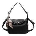 Schwarze Lindy-Tasche aus Litchi-Leder mit geometrisch gemustertem Seidentuch-Dekor - Schwarz