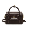 Strukturierte dunkelbraune Handtasche mit Tragegriff und goldenem COIH 2DN-Branding - Braun
