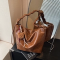 Brown retro tote bag with ruffled strap and plush bear charm in a matte PU finish - With Charm / Brown