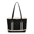 Borsa tote a scacchi invernale con bordo in peluche bianco e logo in metallo dorato - Nero