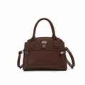 Sac à main en cuir marron foncé avec texture grainée et boucles argentées - Marron