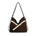 Borsa tote marrone scuro opaca con cinturini in pile bianco e fibbie dorate - Marrone