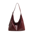 Bolso hobo burdeos de cuero con correa ajustable y detalles de logotipo plateados - Rojo