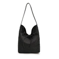 Schicke schwarze Denim-Schultertasche mit minimalistischem Schleifendesign und Lederriemen - Schwarz