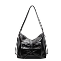 Damen Schultertasche aus glänzendem schwarzem Leder mit schickem Schleifendetail - Schwarz