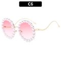 Eleganti occhiali da sole rotondi con lenti rosa sfumate e decorazioni di perle - Doppio Rosa (C6)