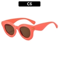 Schicke korallenrosa Sonnenbrille mit dickem Rundrahmen und braunen Gläsern im Retro-Stil - Rosa Rahmen Tee-Gläser