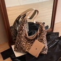 Set borsa tote vintage leopardata con pochette e tracolla in pelle coordinata - Cachi