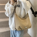 Sac hobo rétro en daim kaki avec bandoulière réglable pour le transport quotidien - Kaki