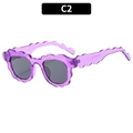 Süße lila Sonnenbrille mit Wellenrahmen, dunkelgrauen Gläsern und Cloud-Design - Lila Rahmen Schwarz-Grau Gläser