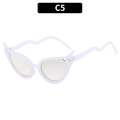 Lunettes de soleil œil-de-chat futuristes à monture ondulée blanche et verres clairs - Monture Blanc Gelée Verre Gris Transparent