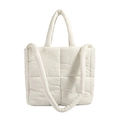 Weiße Stepptasche mit Seersucker-Struktur und passendem Schultergurt für Damen - Weiß