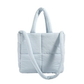 Borsa tote trapuntata celeste con tracolla imbottita e tessuto morbido al tatto - Blu