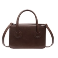 Borsa a tracolla quadrata da donna marrone scuro minimalista in ecopelle liscia - caffè