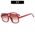 Retro aviator zonnebril met rood vierkant montuur en bruine gradiënt glazen op wit - Metalen Scharnier / Rood Frame Dubbele Thee Lens