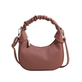 Borsa a mezzaluna rosa antico con texture a pieghe e manico arricciato moderno - Rosa