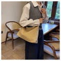 Bolso hobo grande de lona color caqui para mujer con nudo lateral y correa de hombro - Caqui Oscuro