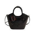 Sac seau noir en similicuir brillant avec breloques en perles colorées et poignée - Noir