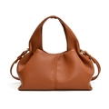 Borsa a nuvola in pelle marrone con trama litchi e finiture dorate donna - Marrone