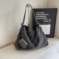 Dunkelgraue gewaschene Denim-Einkaufstasche mit Silberkette und kleiner Münztasche - Schwarz