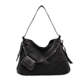 Zwarte denim hobo-tas met zilveren ketting en klein bijpassend zakje als sieraad - Zwart