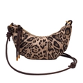 Borsa a tracolla leopardata a mezzaluna con design a pieghe in tessuto satinato - Cachi Chiaro
