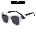 Lunettes de soleil carrées avec monture blanche, verres noirs et détail en métal doré - Cadre Blanc Branches Noires