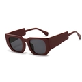 Lunettes de soleil carrées vintage avec monture épaisse rouge foncé et verres gris - Monture Rouge Verres Gris