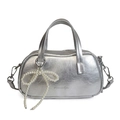 Bolso plateado metalizado con textura rugosa y adorno de lazo con perlas - Plateado