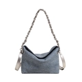 Borsa tote in denim blu con tracolla a catena argento e dettagli metallici - Trama Denim (6156) / Blu