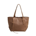 Bolso tote grande de cuero trenzado en color marrón oscuro con asas largas - Caqui