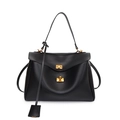 Elegante schwarze Handtasche aus Leder mit goldenen Details und Schultergurt auf Weiß - Schwarz