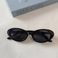 Gafas de sol ovales negras clásicas con remaches metálicos y lentes con protección UV total - Negro y Gris
