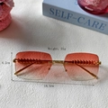 Rimless rivet cat-eye sunglasses with pink gradient lenses and golden metal temples - Pink