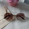 Fashionable rimless oval sunglasses with cut-edge gradient lenses and gold metal frames - Double Tea