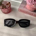 Vista superior de gafas de sol rectangulares negras con lentes de color gris oscuro - Negro y Gris