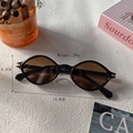 Gafas de sol ovaladas retro negras con lentes marrones y detalles dorados, peso de 20g - Marrón