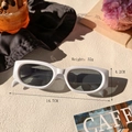Lunettes de soleil rectangulaires rétro à monture blanche épaisse et pochette en satin - Blanc