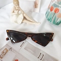Lunettes de soleil œil-de-chat rétro avec monture triangle écaille et verres noirs - Imprimé léopard