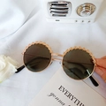 Lunettes de soleil fleur pour enfants avec monture or rose et verres gris foncé - Or Gravé
