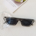 Gafas de sol retro cat-eye con montura gris transparente y lentes oscuras estrechas - Gris ahumado