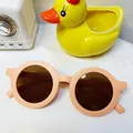 Modieuze ronde perzikroze zonnebril voor kinderen met matte retro frames en glazen - Roze